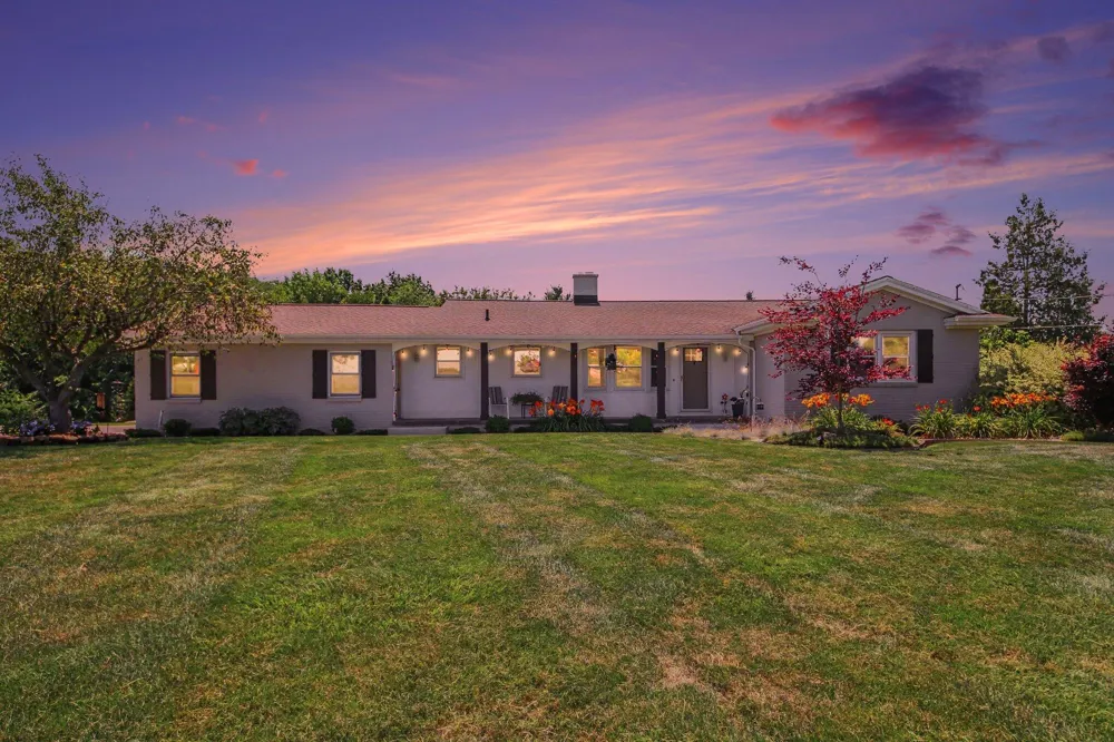 2770 Leonard Street Marne, MI 49435