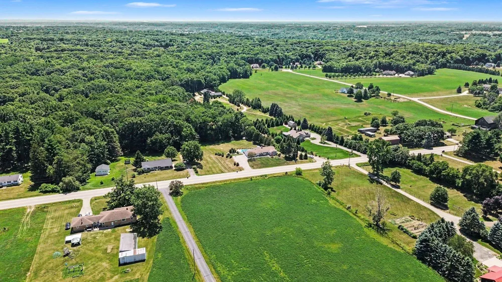2770 Leonard Street Marne, MI 49435