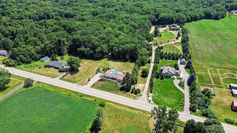 2770 Leonard Street Marne, MI 49435
