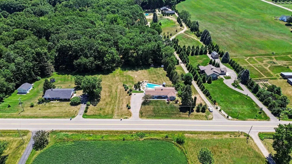 2770 Leonard Street Marne, MI 49435