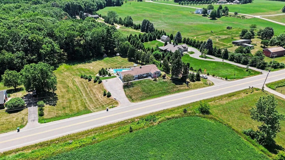2770 Leonard Street Marne, MI 49435
