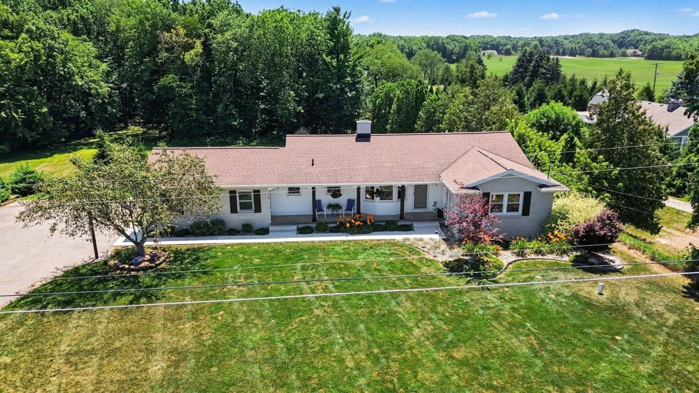 2770 Leonard Street Marne, MI 49435