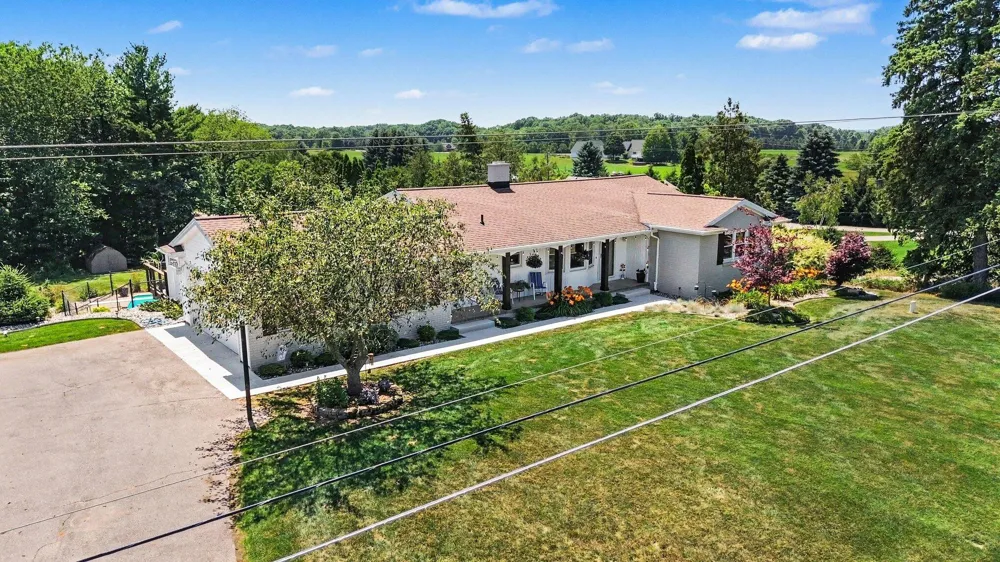 2770 Leonard Street Marne, MI 49435
