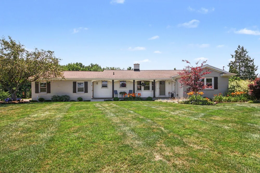 2770 Leonard Street Marne, MI 49435