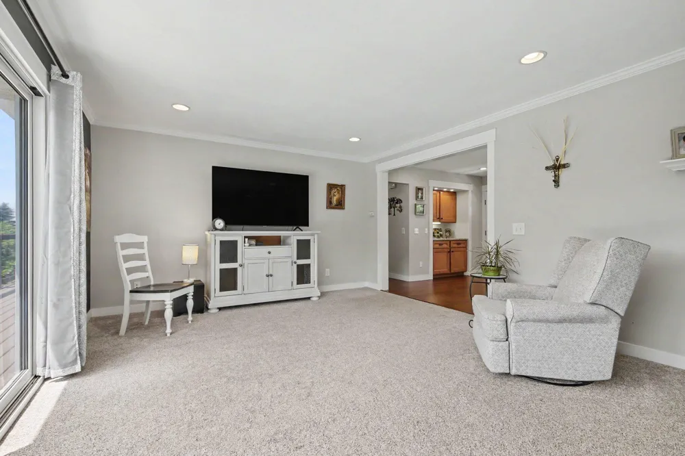 2770 Leonard Street Marne, MI 49435