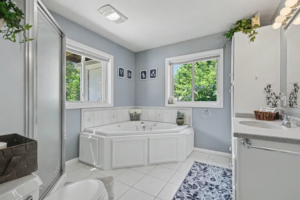 2770 Leonard Street Marne, MI 49435