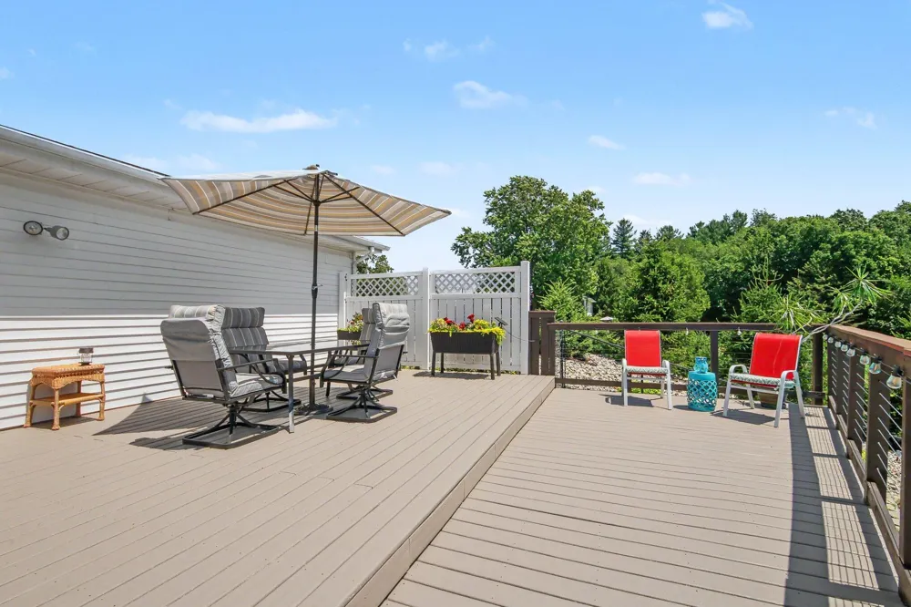 2770 Leonard Street Marne, MI 49435