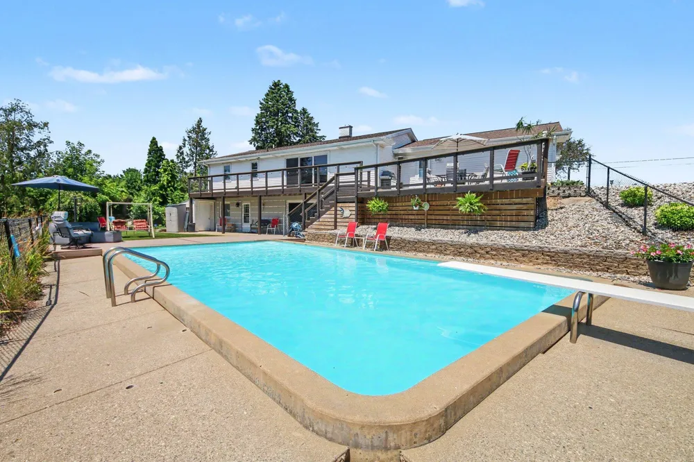 2770 Leonard Street Marne, MI 49435