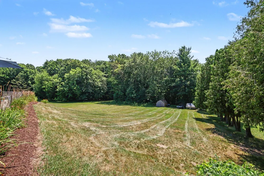 2770 Leonard Street Marne, MI 49435