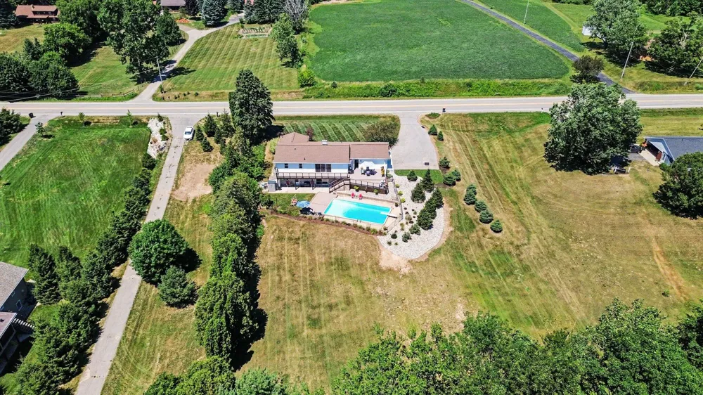 2770 Leonard Street Marne, MI 49435