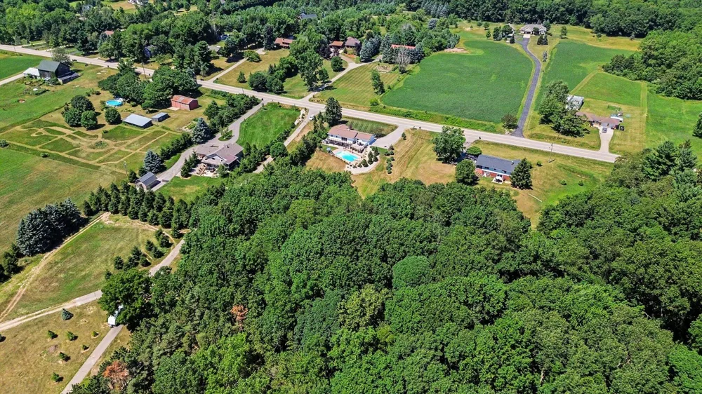 2770 Leonard Street Marne, MI 49435