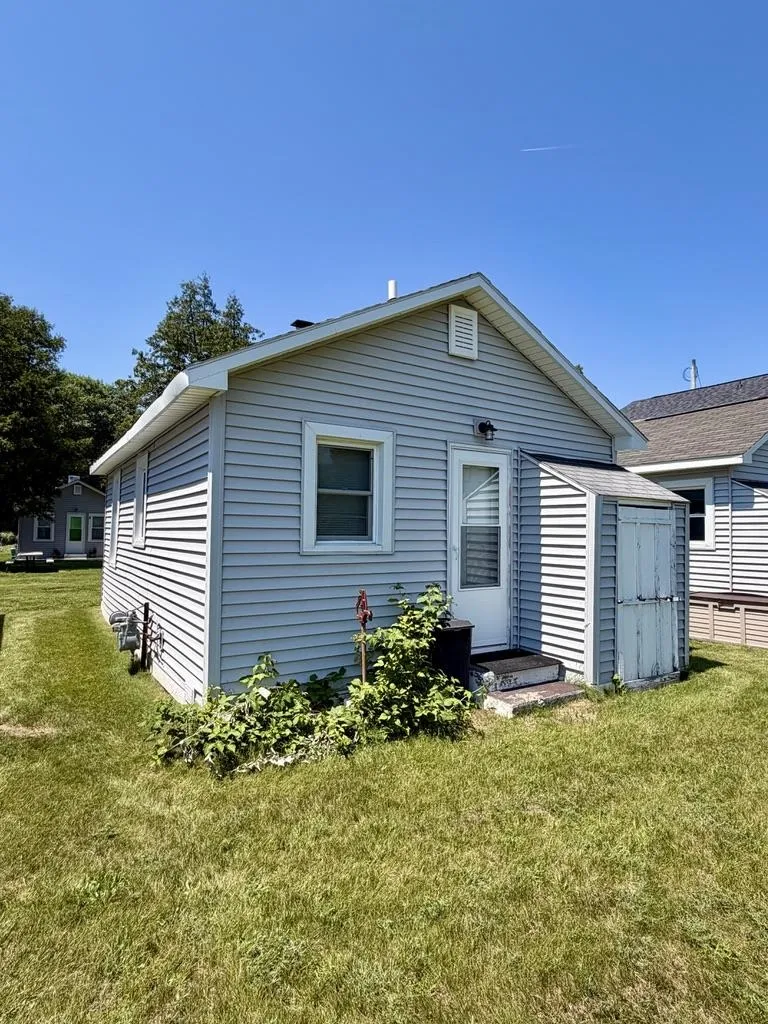 7285 Cairn Highway Milton Township, MI 49648