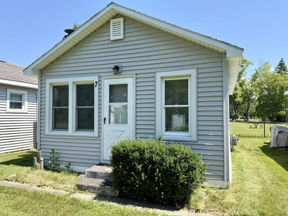 7285 Cairn Highway Milton Township, MI 49648