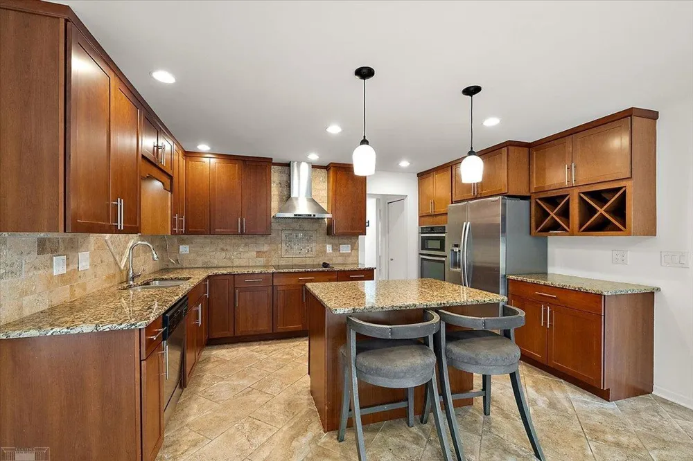 901 Hollywood Avenue Grosse Pointe Woods City, MI 48236