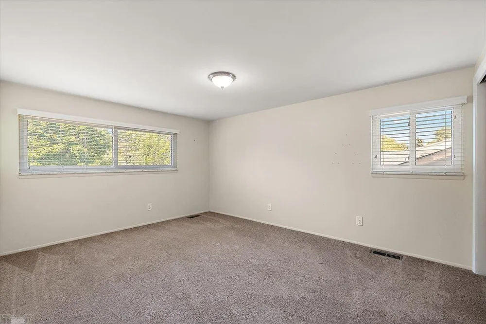 901 Hollywood Avenue Grosse Pointe Woods City, MI 48236