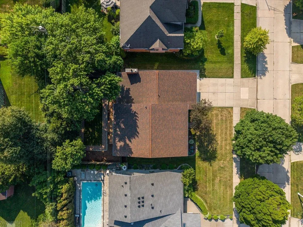 901 Hollywood Avenue Grosse Pointe Woods City, MI 48236