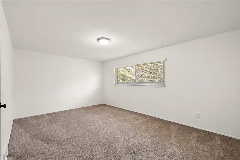 901 Hollywood Avenue Grosse Pointe Woods City, MI 48236