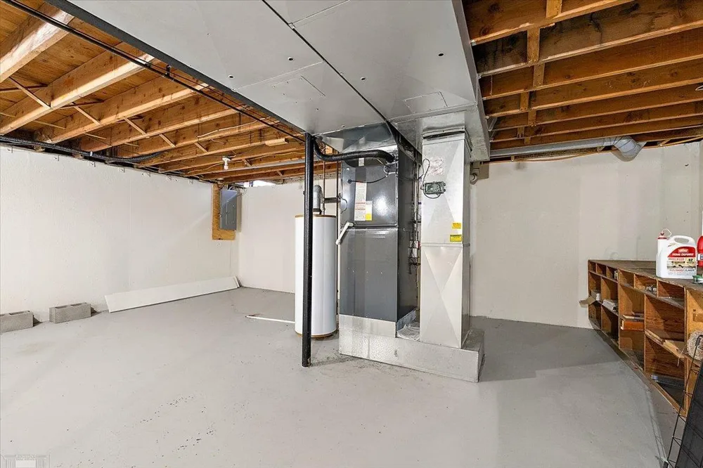 901 Hollywood Avenue Grosse Pointe Woods City, MI 48236