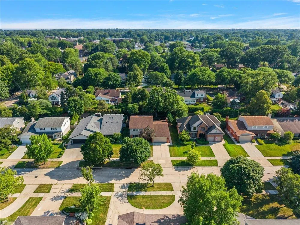 901 Hollywood Avenue Grosse Pointe Woods City, MI 48236