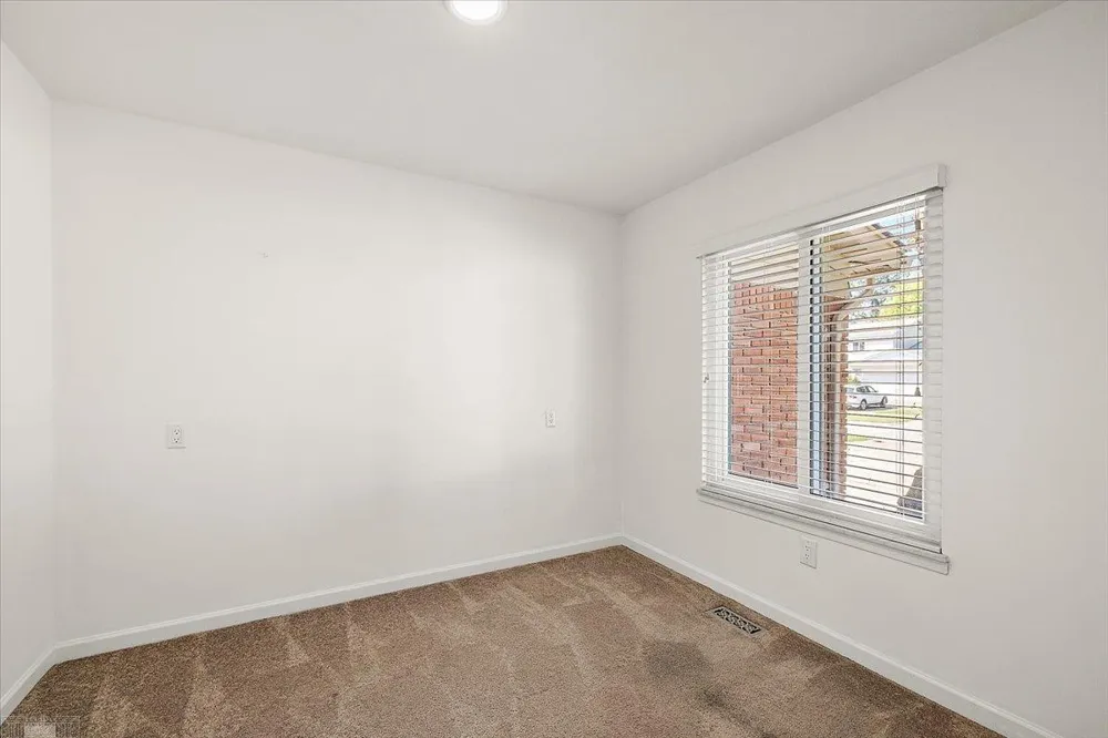 901 Hollywood Avenue Grosse Pointe Woods City, MI 48236