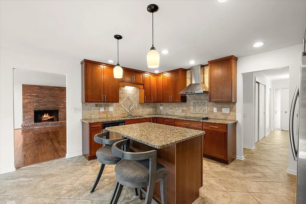 901 Hollywood Avenue Grosse Pointe Woods City, MI 48236