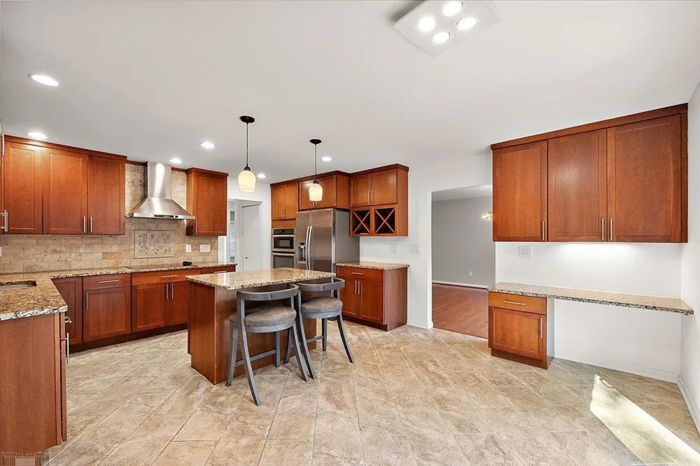 901 Hollywood Avenue Grosse Pointe Woods City, MI 48236