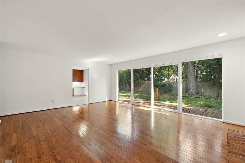 901 Hollywood Avenue Grosse Pointe Woods City, MI 48236