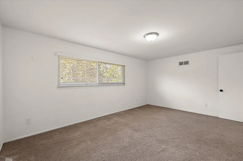 901 Hollywood Avenue Grosse Pointe Woods City, MI 48236