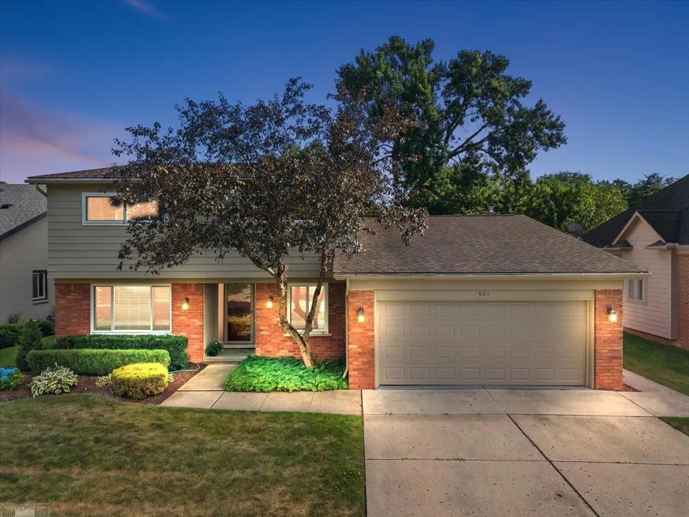 901 Hollywood Avenue Grosse Pointe Woods City, MI 48236