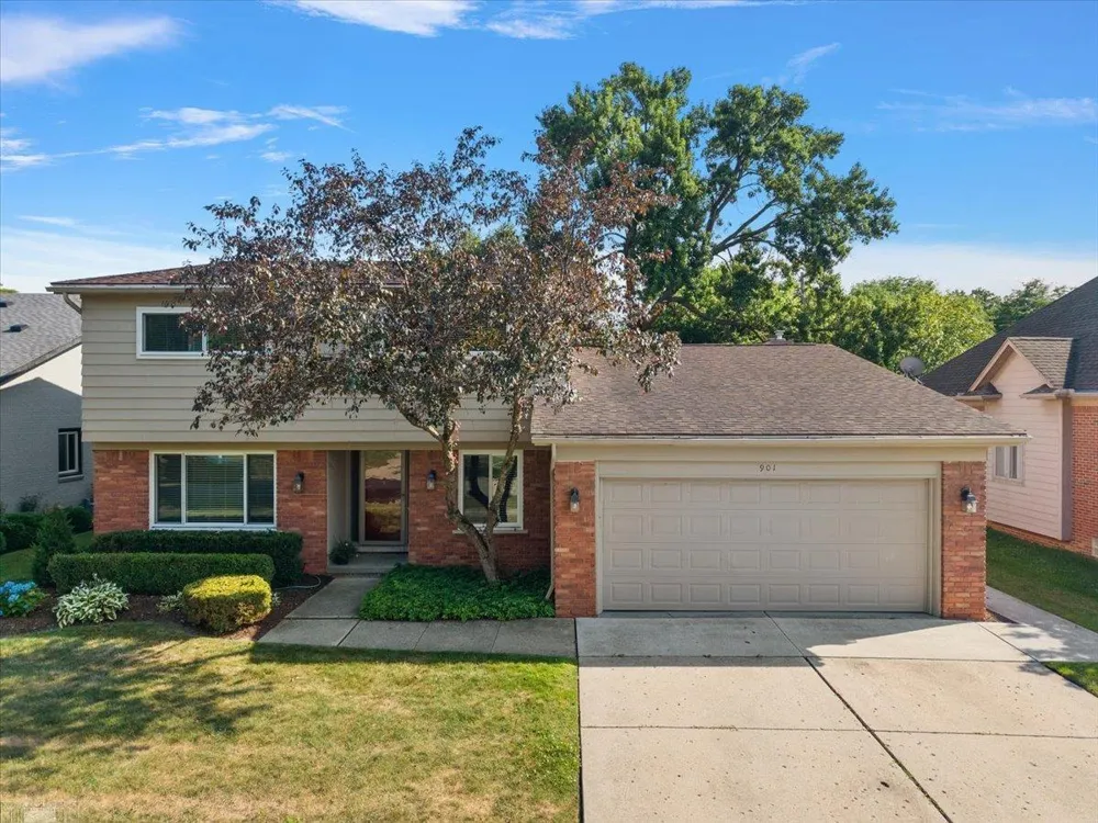 901 Hollywood Avenue Grosse Pointe Woods City, MI 48236