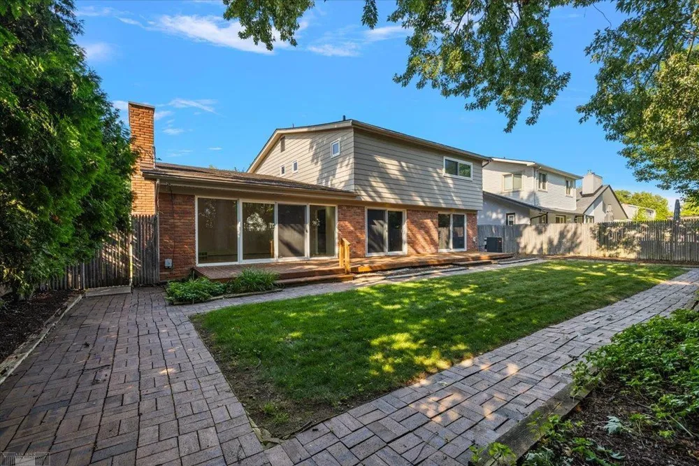 901 Hollywood Avenue Grosse Pointe Woods City, MI 48236