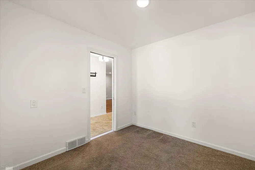 901 Hollywood Avenue Grosse Pointe Woods City, MI 48236