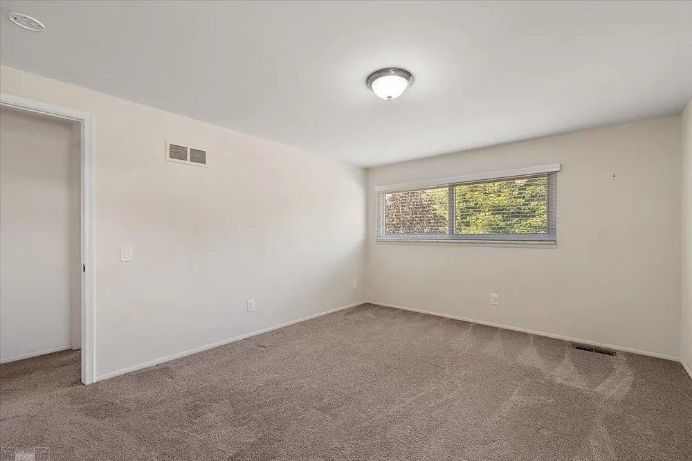 901 Hollywood Avenue Grosse Pointe Woods City, MI 48236