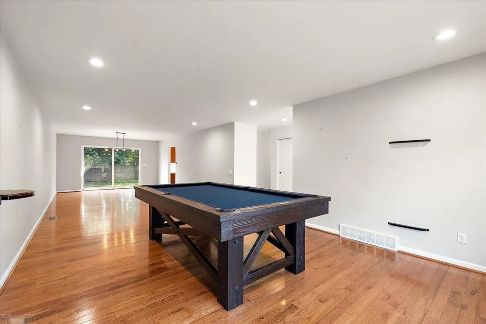 901 Hollywood Avenue Grosse Pointe Woods City, MI 48236