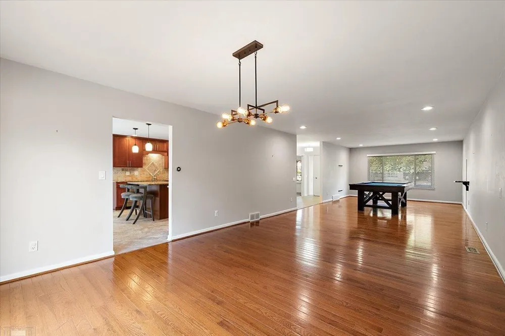 901 Hollywood Avenue Grosse Pointe Woods City, MI 48236