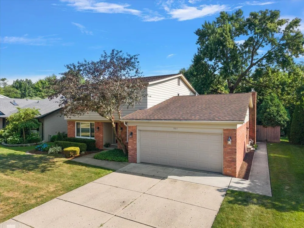 901 Hollywood Avenue Grosse Pointe Woods City, MI 48236