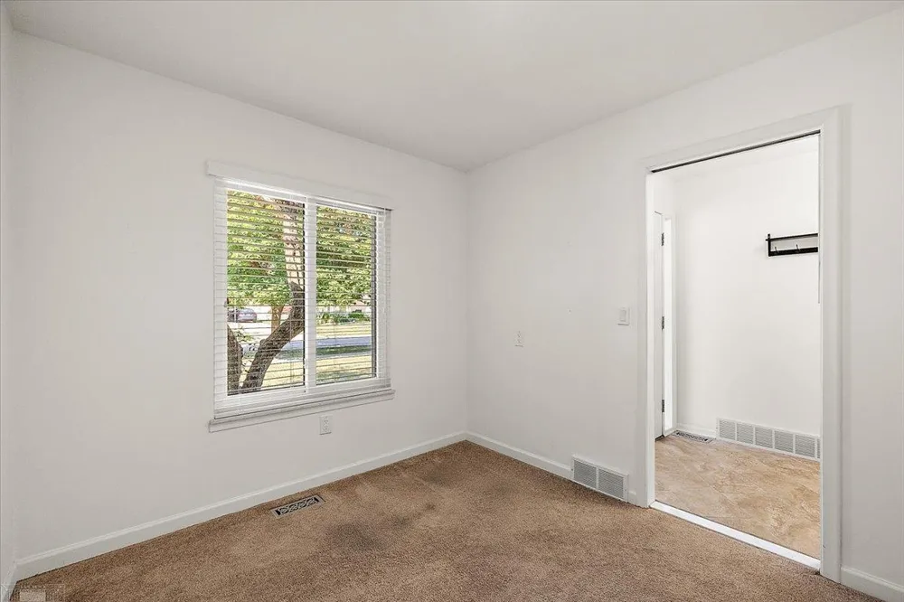 901 Hollywood Avenue Grosse Pointe Woods City, MI 48236