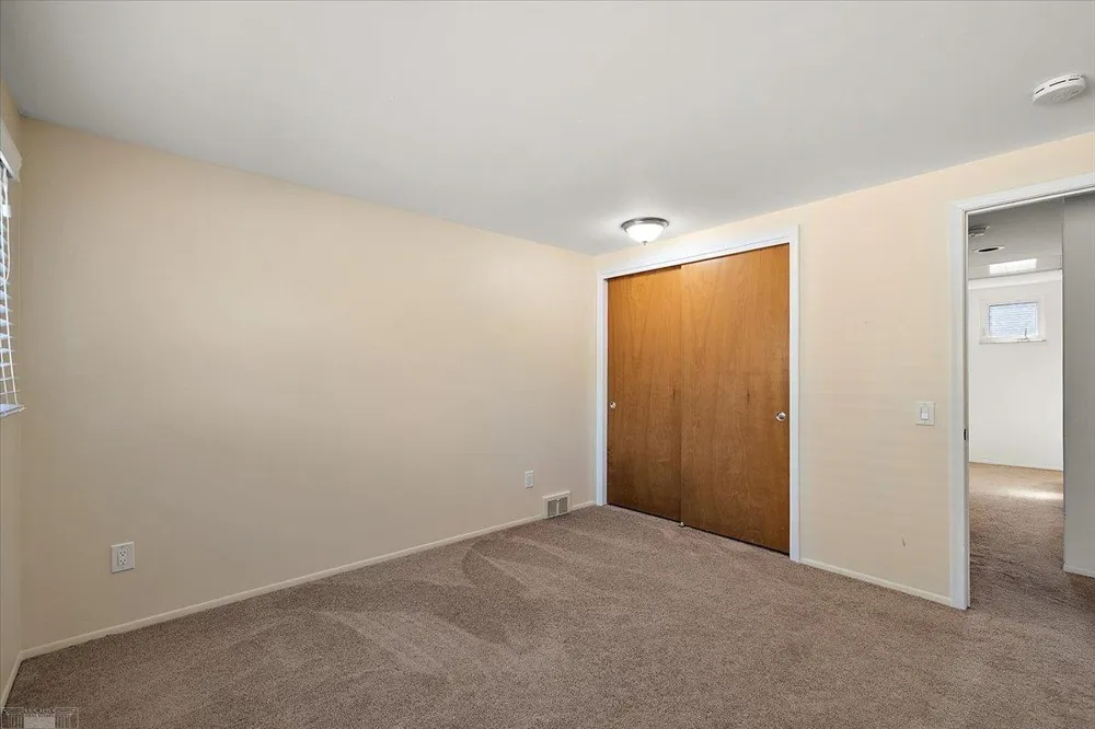 901 Hollywood Avenue Grosse Pointe Woods City, MI 48236