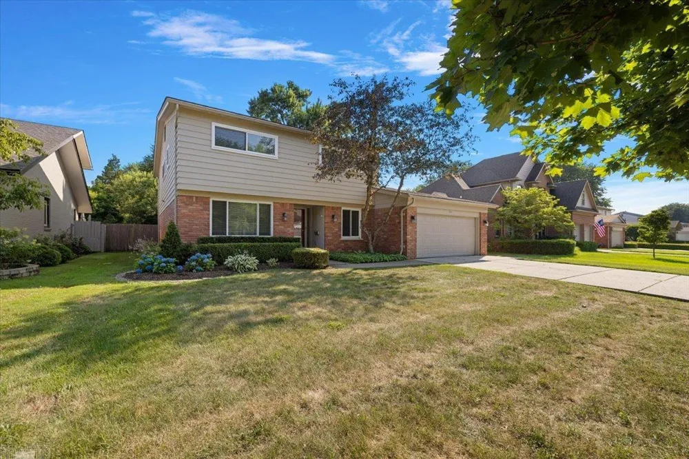 901 Hollywood Avenue Grosse Pointe Woods City, MI 48236