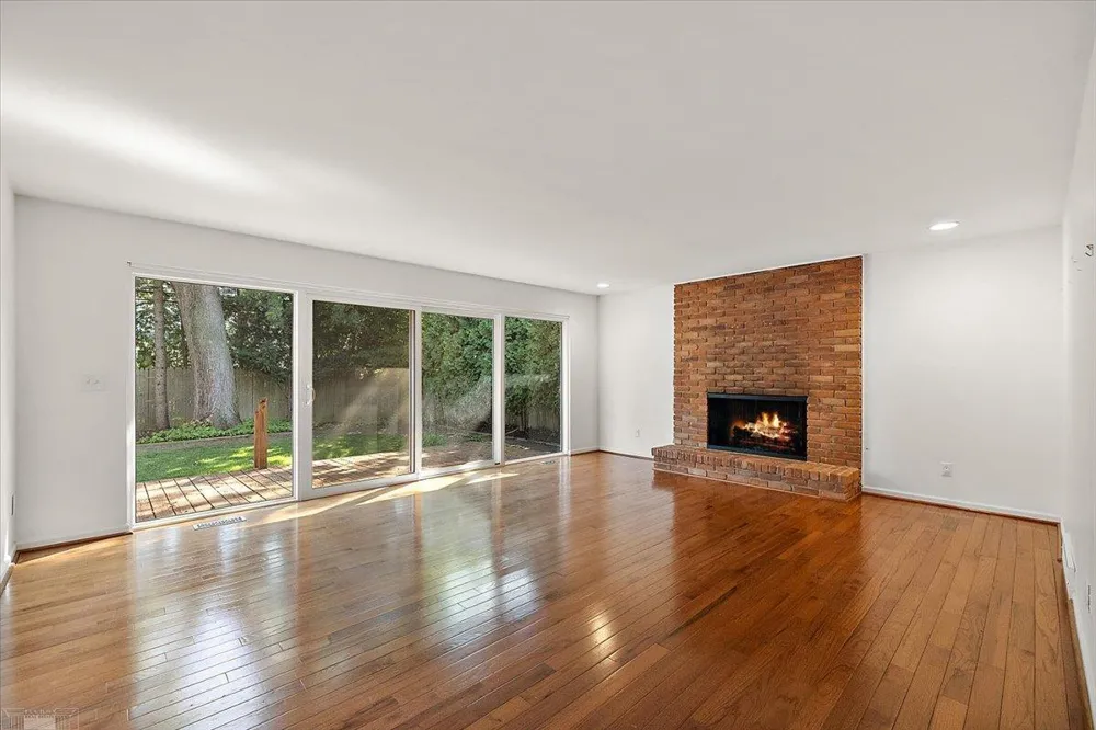 901 Hollywood Avenue Grosse Pointe Woods City, MI 48236