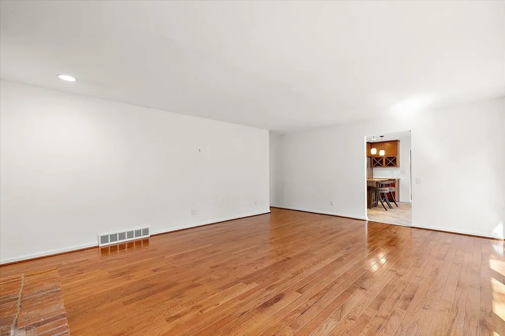 901 Hollywood Avenue Grosse Pointe Woods City, MI 48236