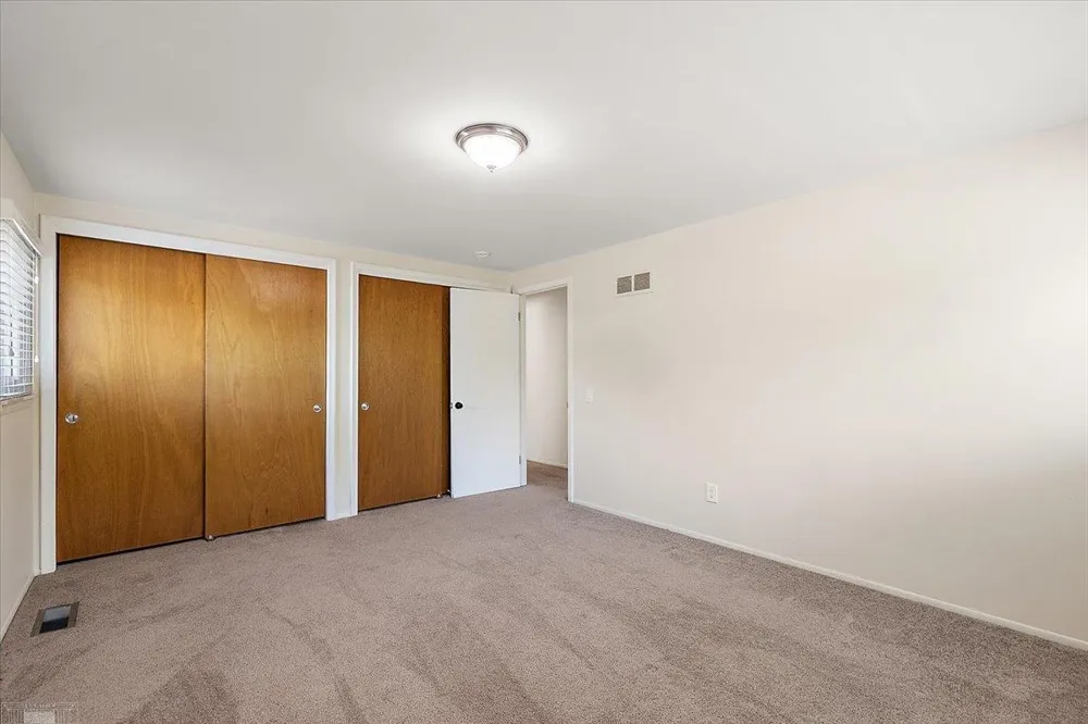 901 Hollywood Avenue Grosse Pointe Woods City, MI 48236