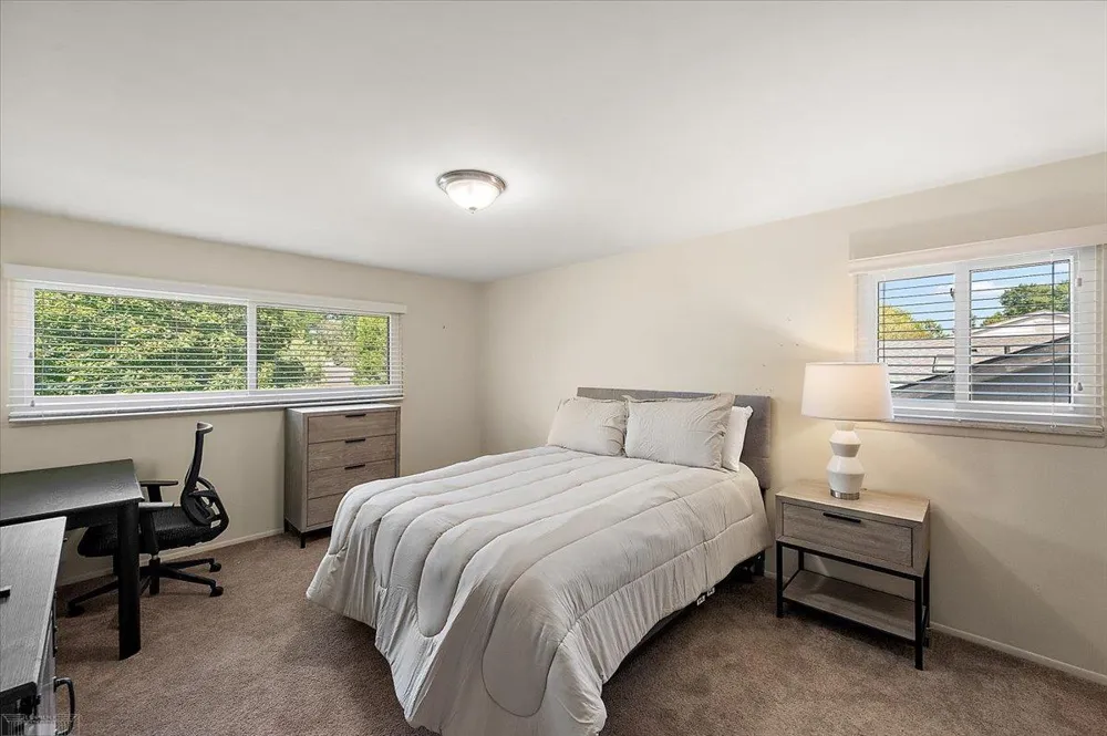 901 Hollywood Avenue Grosse Pointe Woods City, MI 48236