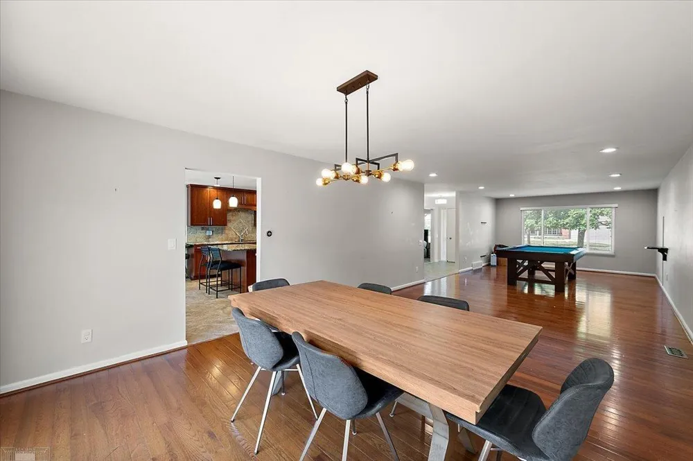 901 Hollywood Avenue Grosse Pointe Woods City, MI 48236