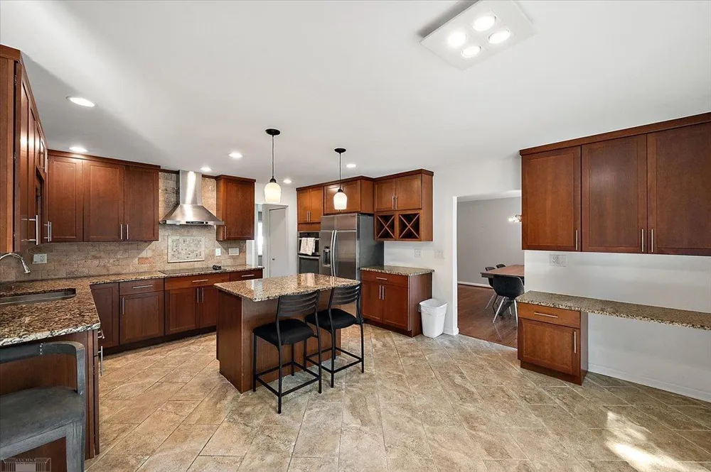 901 Hollywood Avenue Grosse Pointe Woods City, MI 48236