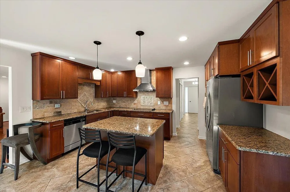 901 Hollywood Avenue Grosse Pointe Woods City, MI 48236