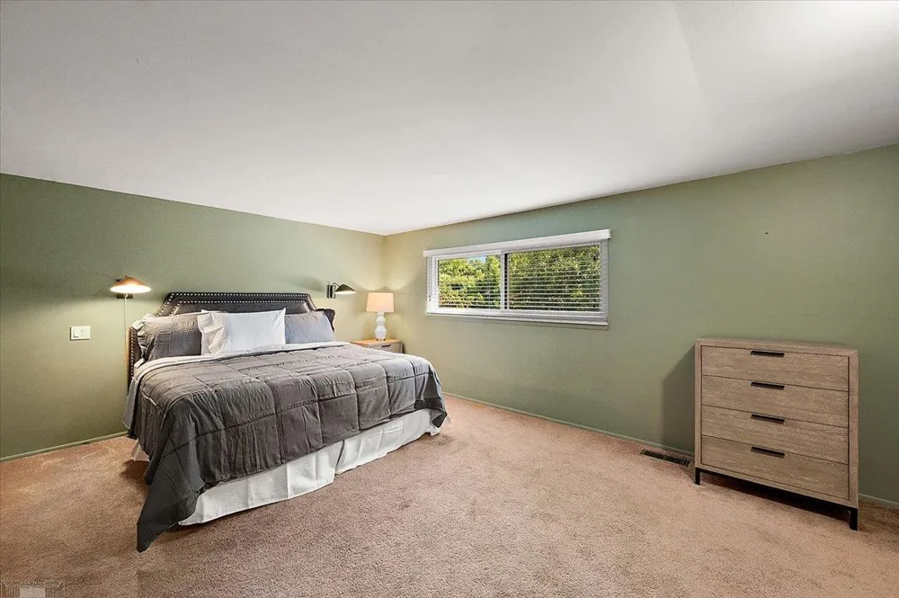 901 Hollywood Avenue Grosse Pointe Woods City, MI 48236