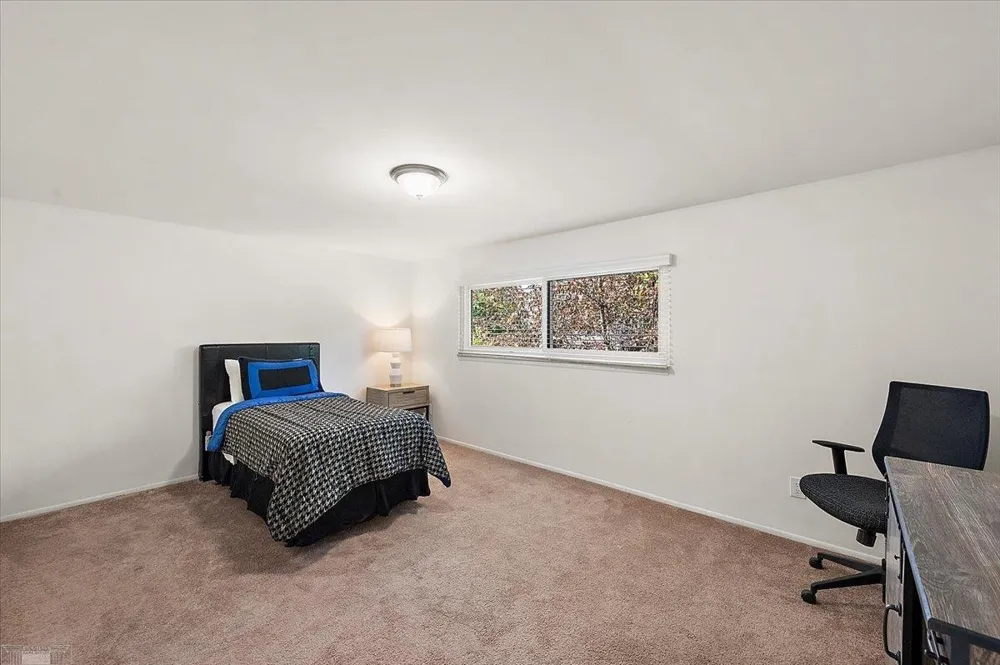 901 Hollywood Avenue Grosse Pointe Woods City, MI 48236