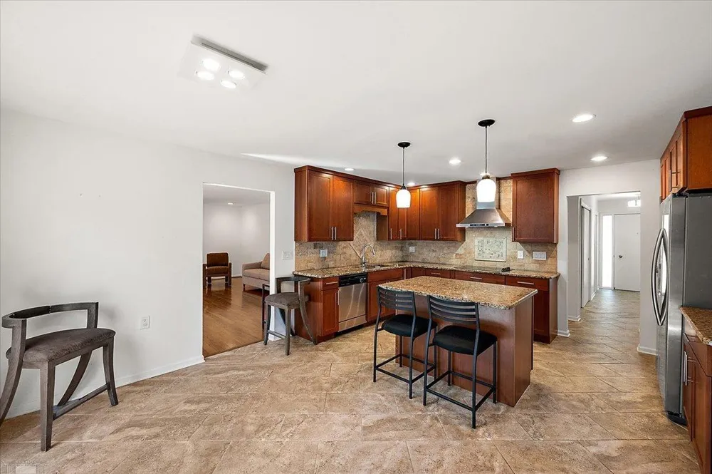 901 Hollywood Avenue Grosse Pointe Woods City, MI 48236