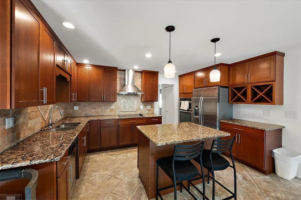 901 Hollywood Avenue Grosse Pointe Woods City, MI 48236